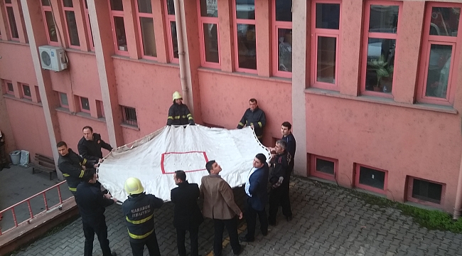 Hakimin gözünün önünde intihar girişimi