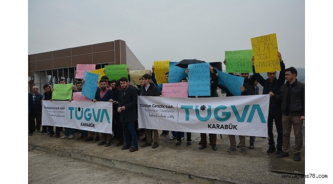 Ezan yasağı protesto edildi