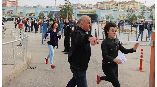 Koşarak geldiler, 1 dakika ile giremediler