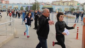 Koşarak geldiler, 1 dakika ile giremediler