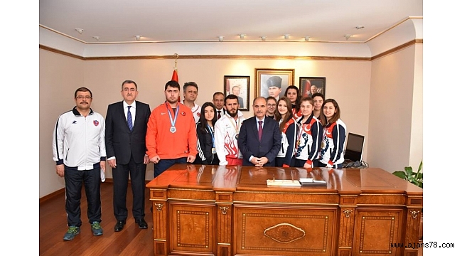 Şampiyon sporculardan Vali Aktaş'a ziyaret
