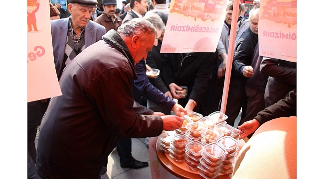 Karabük Vergi Dairesi vatandaşa lokma dağıttı