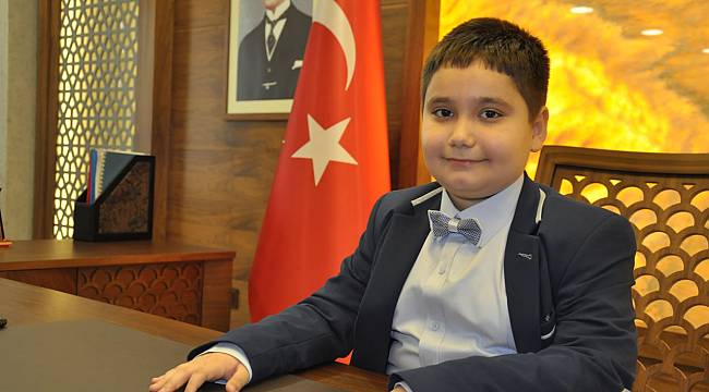 Belediye Başkanlık Makamına Efe Yılmaz Oturdu