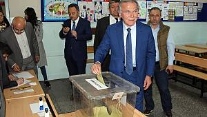 Eski TBMM Başkanı Şahin oyunu kullandı