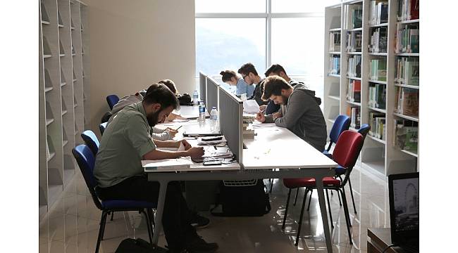 KBÜ Kamil Güleç Kütüphanesi'nin ilk ziyaretçileri Çankırı'dan