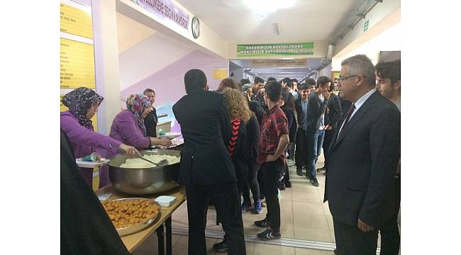 Lise öğrencilerine 'Hz. Peygamber ve Güven Toplumu' konulu konferans verildi