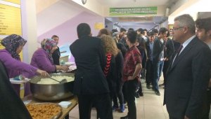 Lise öğrencilerine 'Hz. Peygamber ve Güven Toplumu' konulu konferans verildi
