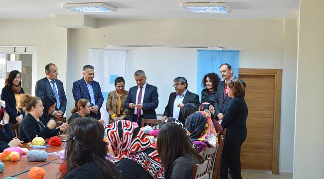'Örgü Hediyelik Eşya' kursu ürünlerini vermeye başladı.