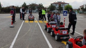 Çocuklar, trafik kurallarını eğlenerek öğrendi