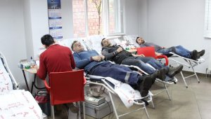 İşçilerden kan bağışı