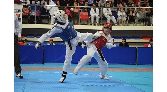 Okul sporları taekwondo müsabakaları