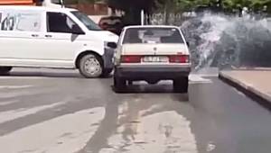 Patlayan su borusunu sürücüler oto yıkamaya çevirdi