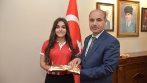 Şampiyon sporculardan Vali Aktaş'a ziyaret