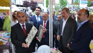 Sosyal Yaşam Merkezi yıl sonu sergisi açıldı