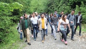 Üniversite öğrencileri tabiat yürüyüşü yaptı