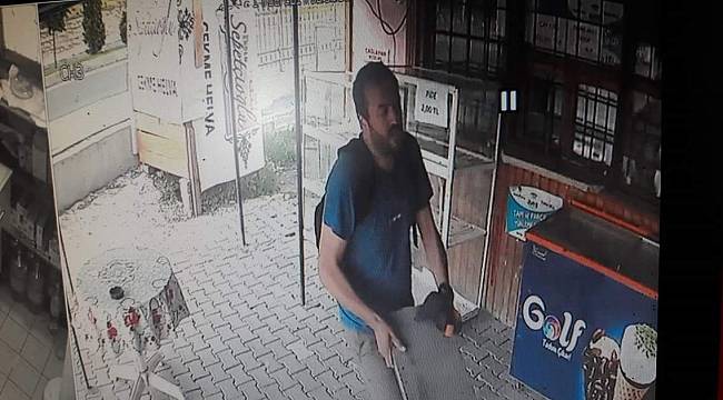 Güpegündüz camını kırdığı büfeyi soydu