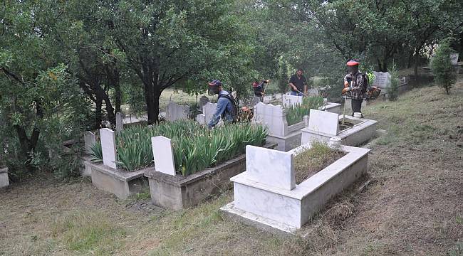 Mezarlıklar bayram ziyaretlerine hazırlanıyor