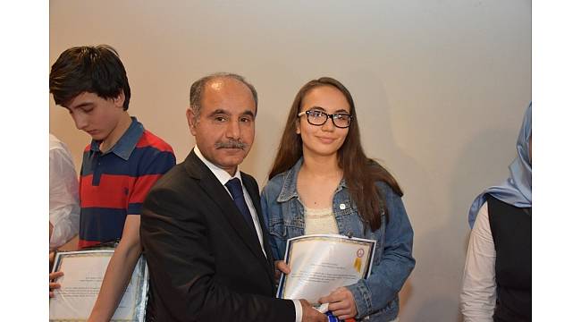 TEOG'ta başarılı olan öğrenciler ödüllendirildi