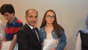 TEOG'ta başarılı olan öğrenciler ödüllendirildi