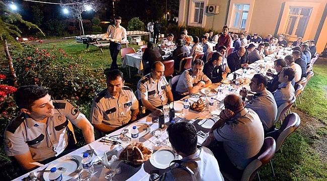 Vali Aktaş sahuru poli̇slerle yaptı