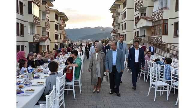 Vali Aktaş, TOKİ sakinleri ile iftarda buluştu