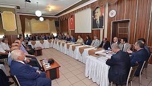 Vali Çeber, muhtarlarla bir araya geldi