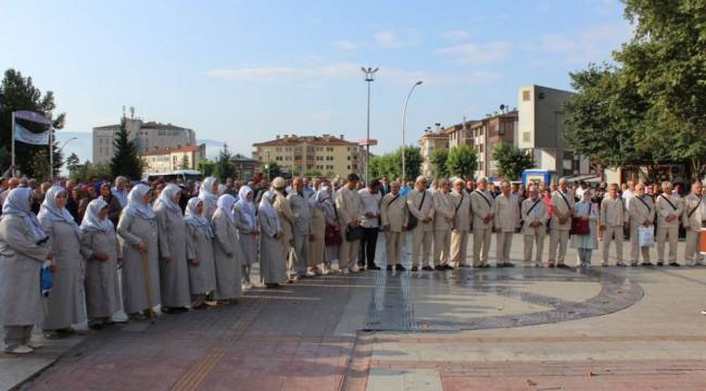 Hacı Adayları Dualarla Uğurlandı