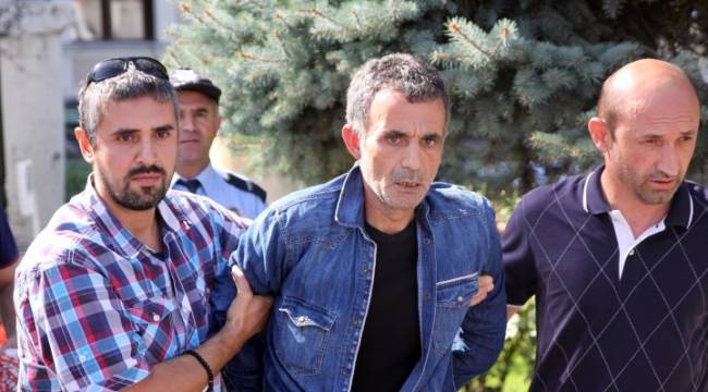 Boşanmak istemediği karısına sokak ortasında kurşun yağdırdı