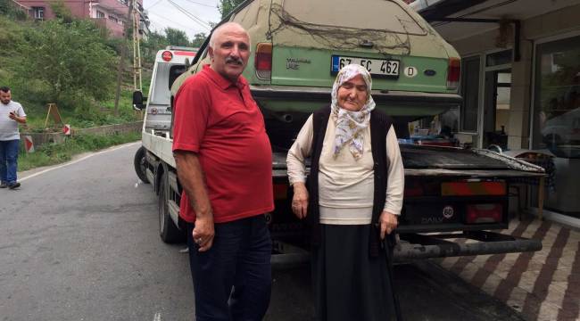 Eşinden kalan klasik arabasını Kızılay'a bağışladı