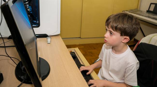 Kontrolsüz internet kullanımı çocuklarda kaygı bozukluğu yapıyor