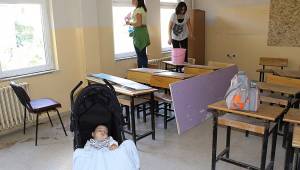 Köy okulunda öğretmenlerden hummalı temizlik çalışması