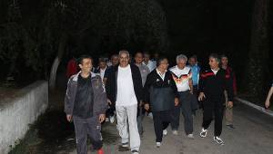Kurum müdürleri vali eşliğinde günün stresini akşam sporu ile attı