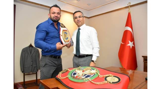 Muay Thai Şampiyonundan Vali Çeber'e ziyaret