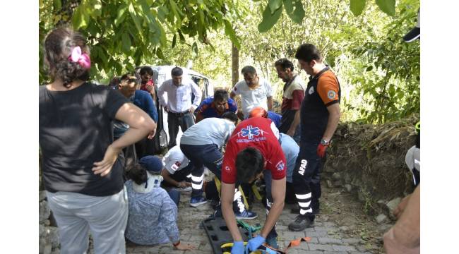 Rampada geri kaçan otomobil takla attı: 2 yaralı