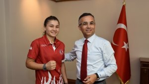 Şampiyon sporcudan Vali Çeber'e ziyaret