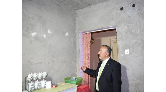 Şehit eşi 27 yıldır sıvasız evde yaşıyor