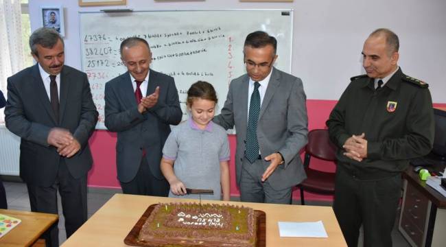 Vali'den Okul Ziyareti ve Sürpriz Doğum Günü