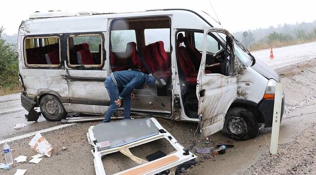 İşçileri taşıyan minibüs devrildi: 16 yaralı
