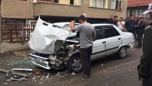 Karabük'te kamyon ile otomobil çarpıştı: 2 yaralı