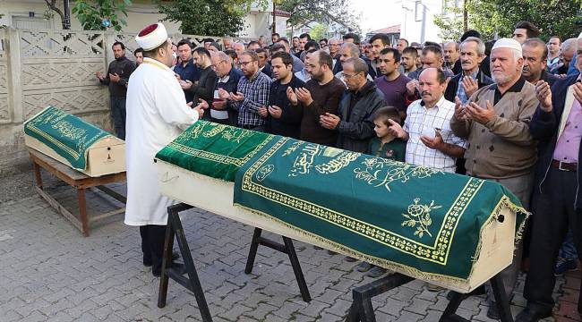Trafik kazasında hayatlarını kaybeden kardeşler toprağa verildi