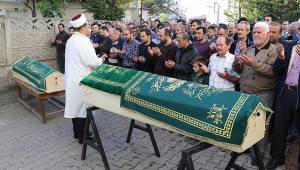 Trafik kazasında hayatlarını kaybeden kardeşler toprağa verildi
