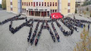Atatürk Anadolu Lisesi öğrencilerinden Atatürk kareografisi