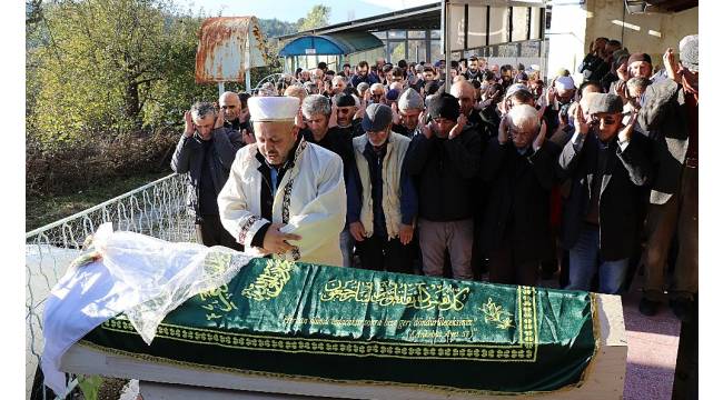 Gebze'de öldürülen genç kız gözyaşları arasında toprağa verildi