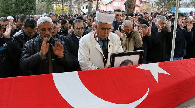 Göçükte ölen madenci son yolculuğuna uğurlandı