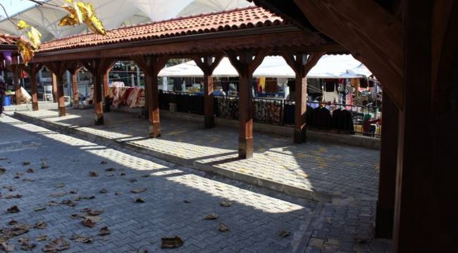 Perşembe Pazarında Yeni Sundurma