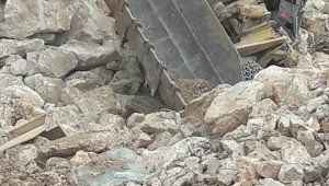 Uçurumdan yuvarlanan kepçe operatörü hayatını kaybetti
