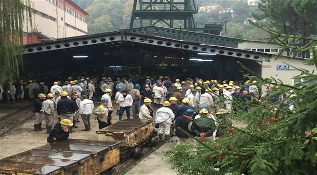 Zonguldak'ta işçiler kendilerini madene kilitledi