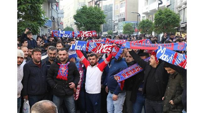 Mavi Ateş taraftarı Karabükspor'a destek için sokağa indi