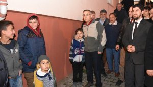 Çocuklar köylerini ziyaret eden Vali'den parkın yenilenmesini istedi