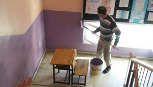 İmece usulü ile 9 yıl sonra okulu boyadılar
